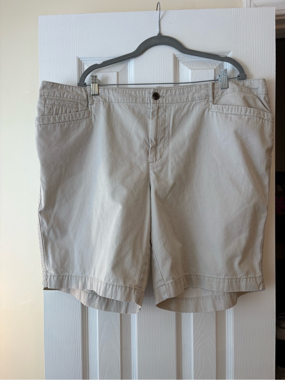 Women’s Classic Khaki Shorts